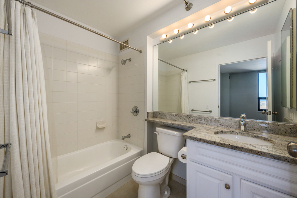 401 E Ontario Street - Photo 13