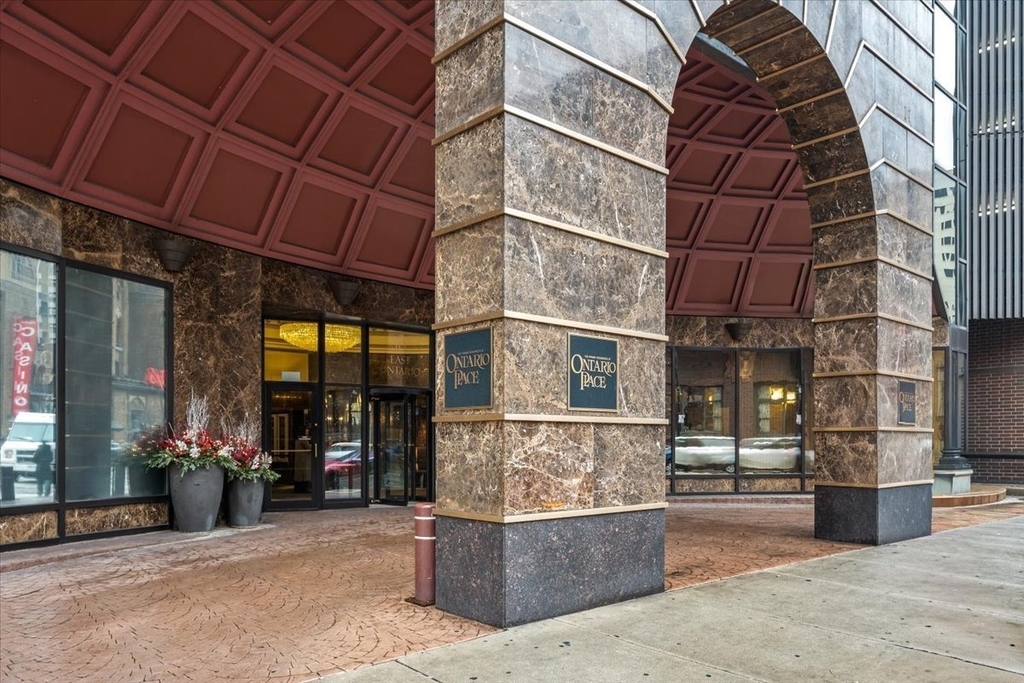 10 E Ontario Street - Photo 1