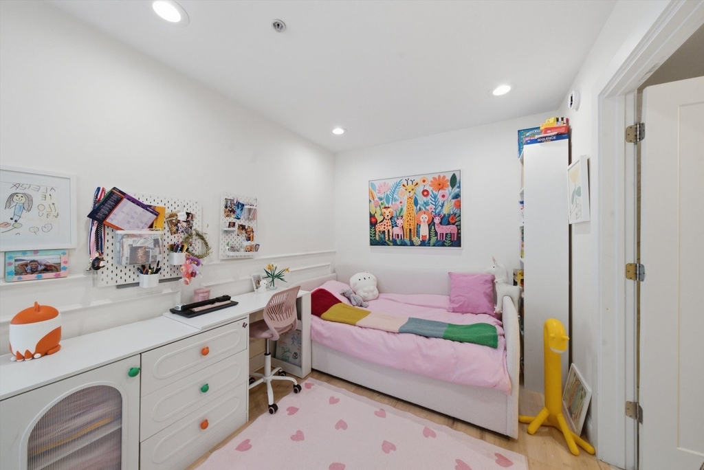 845 N Kingsbury Street - Photo 9