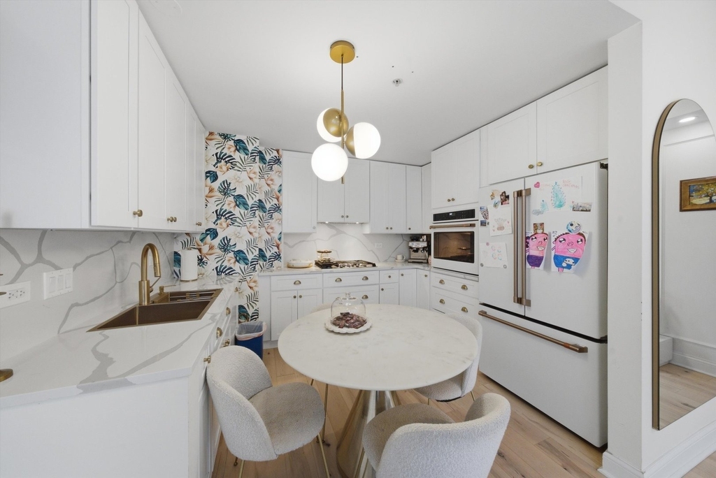 845 N Kingsbury Street - Photo 8