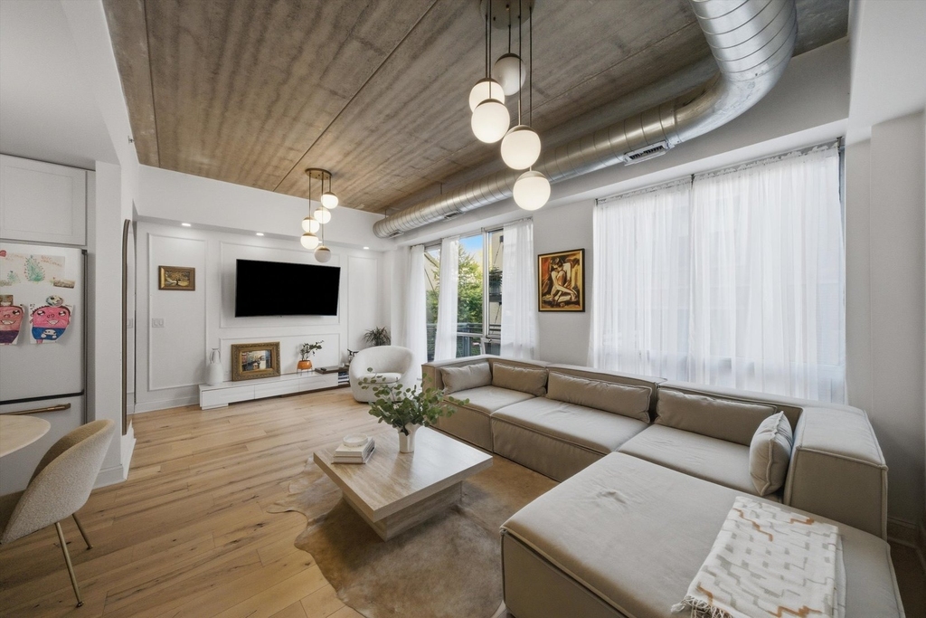 845 N Kingsbury Street - Photo 3