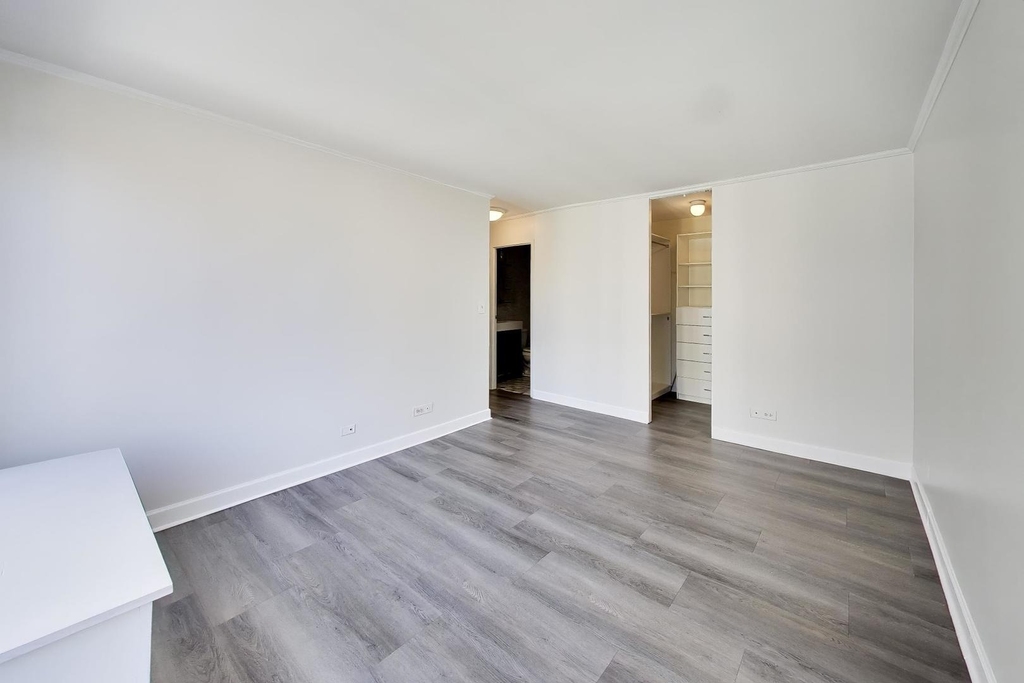 71 E Division Street - Photo 15