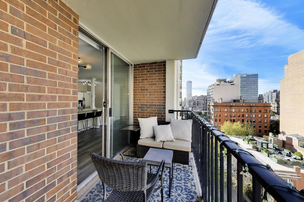 71 E Division Street - Photo 20