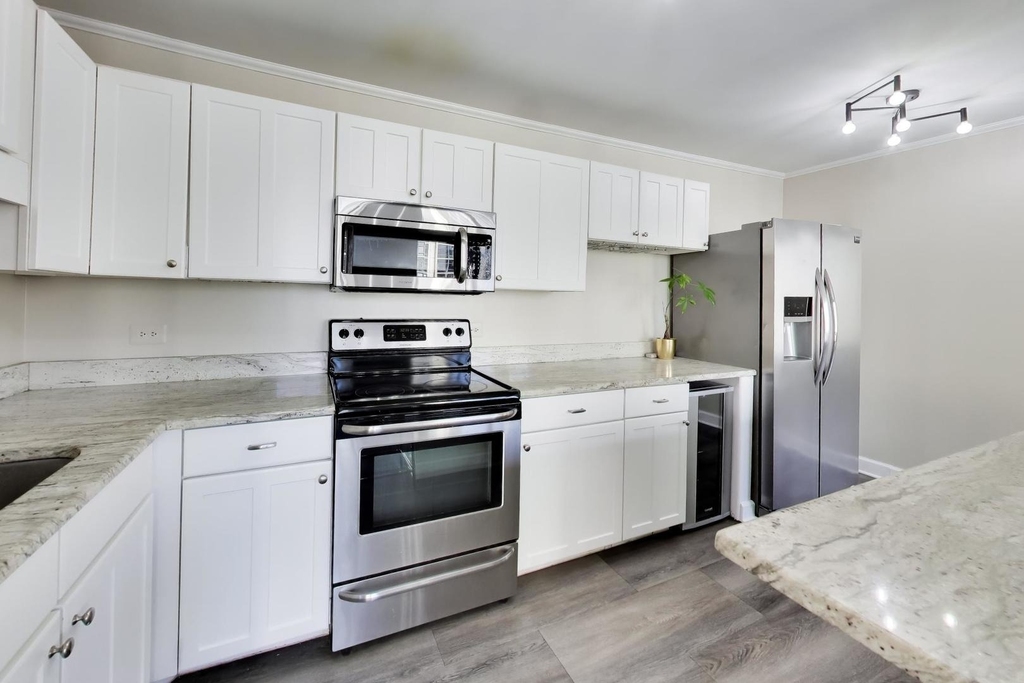 71 E Division Street - Photo 7