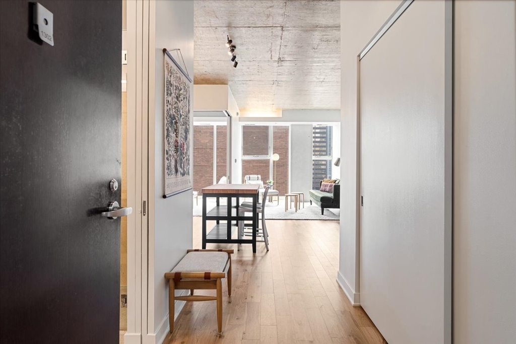 550 N Saint Clair Street - Photo 2