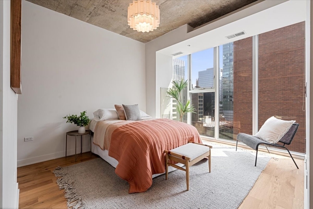 550 N Saint Clair Street - Photo 12