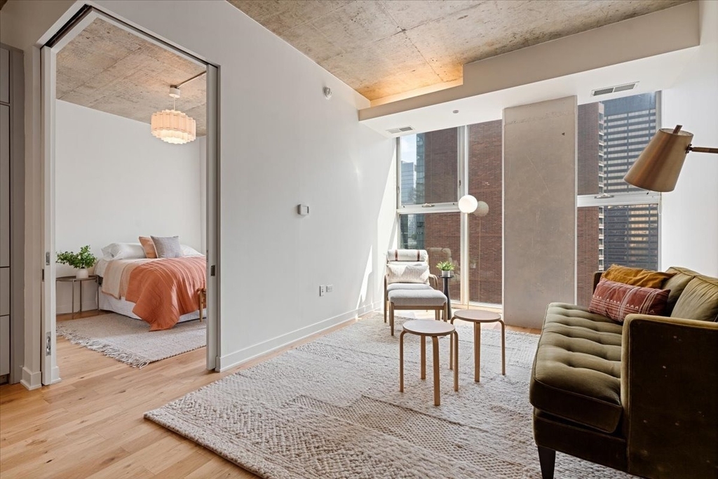 550 N Saint Clair Street - Photo 9