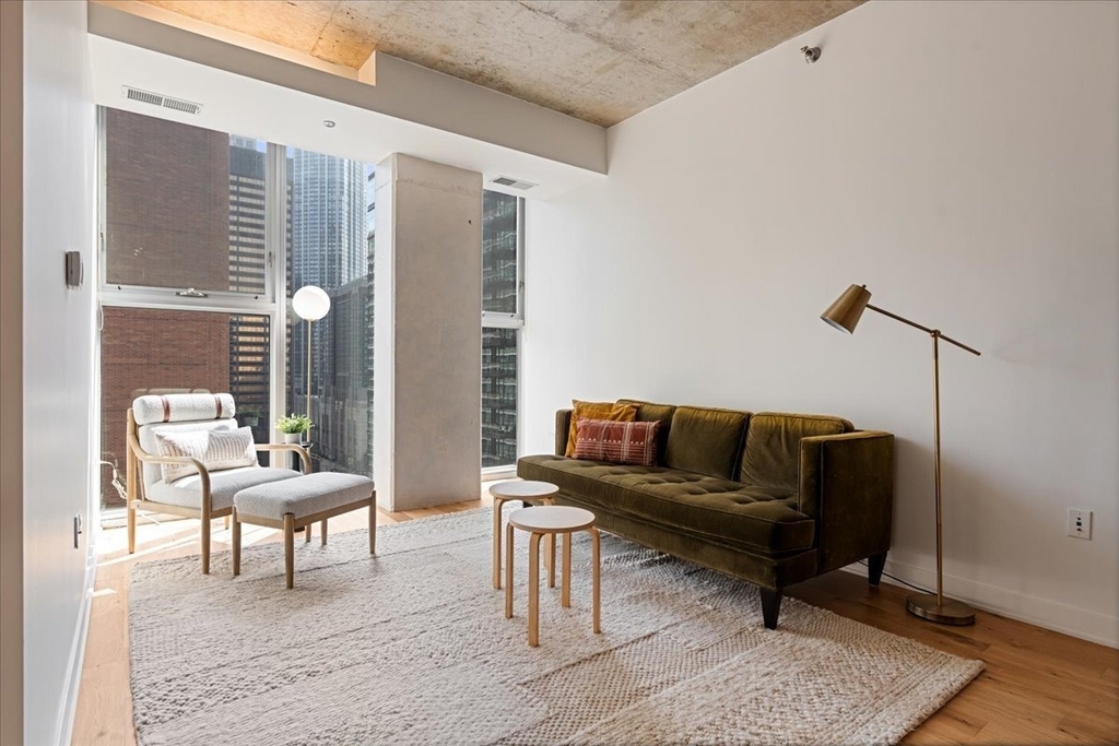 550 N Saint Clair Street - Photo 10