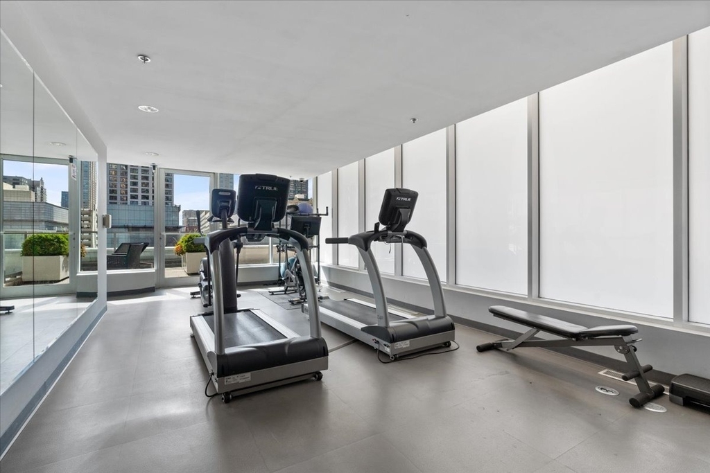 550 N Saint Clair Street - Photo 18