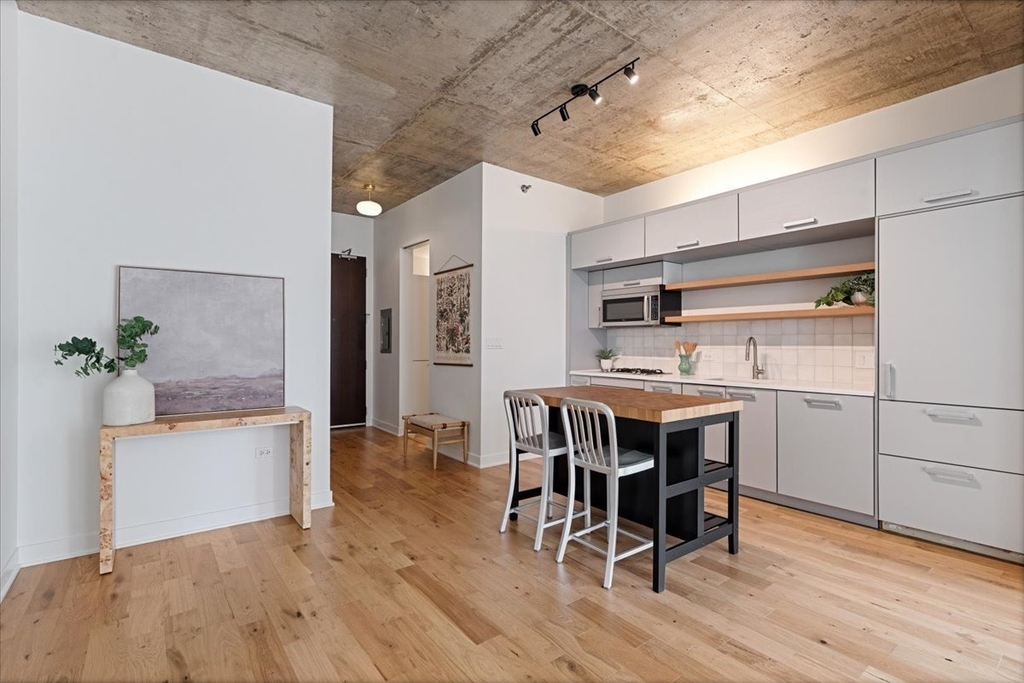 550 N Saint Clair Street - Photo 7