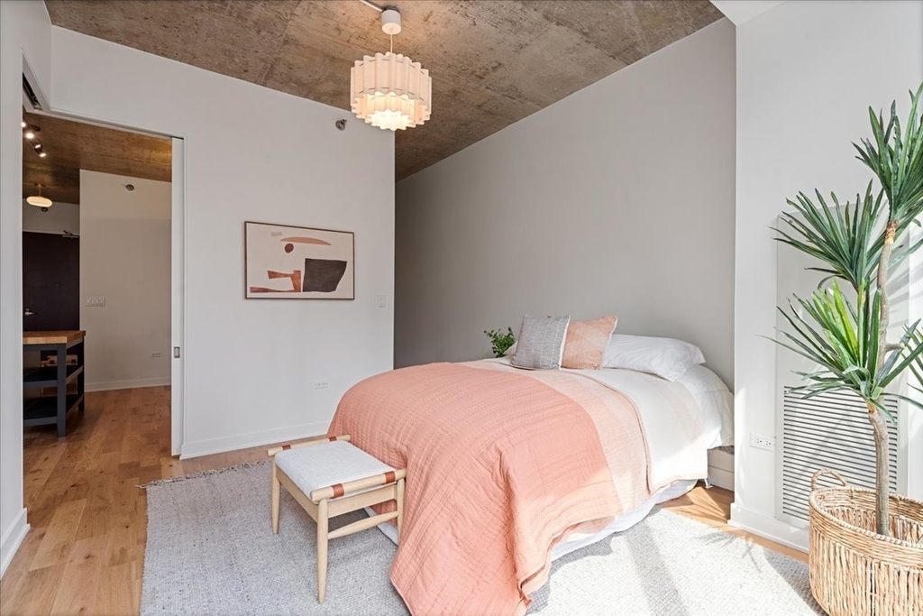 550 N Saint Clair Street - Photo 14