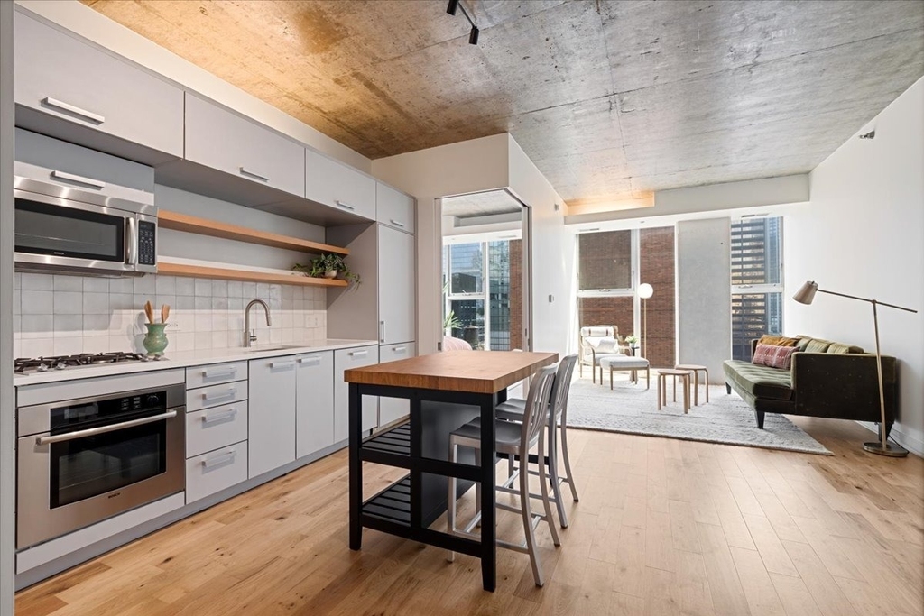 550 N Saint Clair Street - Photo 3