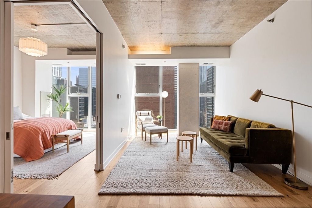 550 N Saint Clair Street - Photo 8