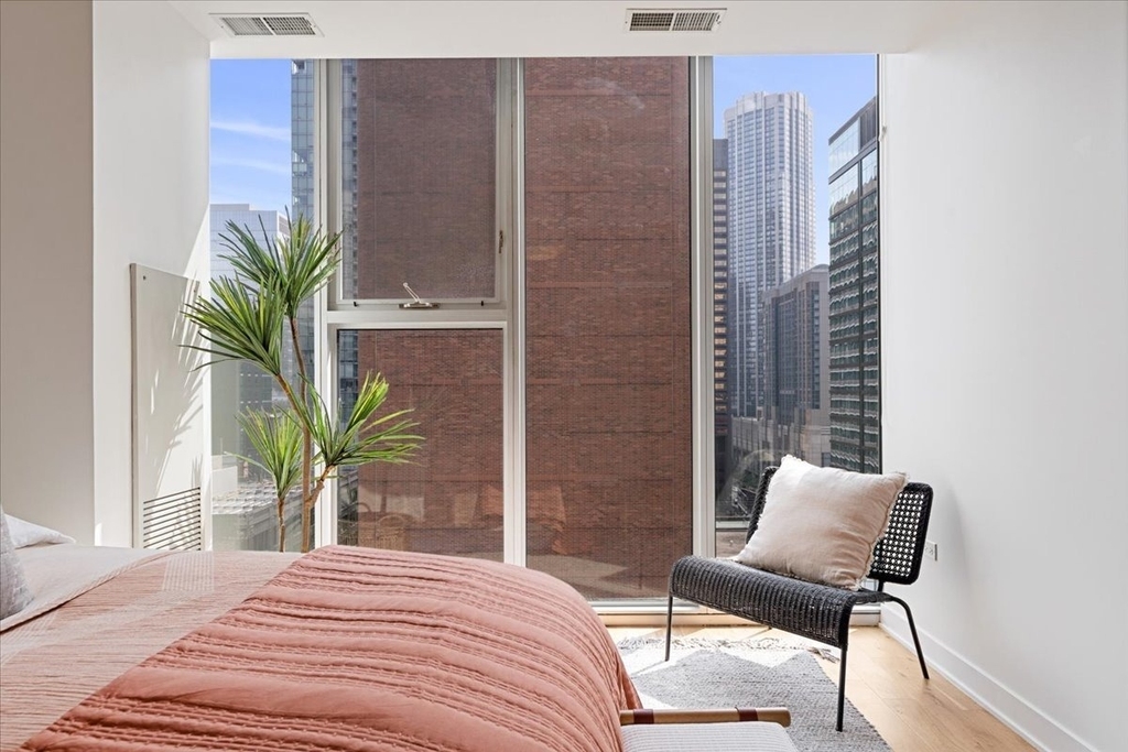 550 N Saint Clair Street - Photo 13