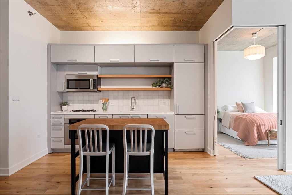 550 N Saint Clair Street - Photo 4