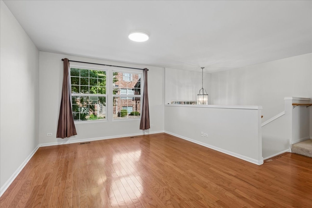 1526 Bristol Lane - Photo 2