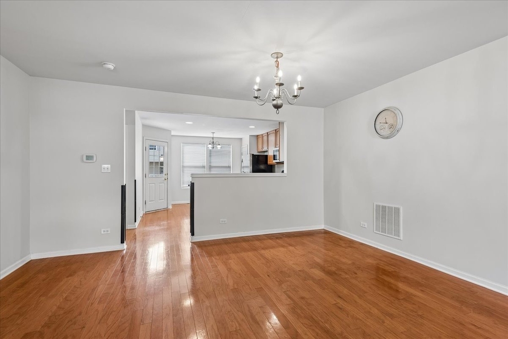 1526 Bristol Lane - Photo 4
