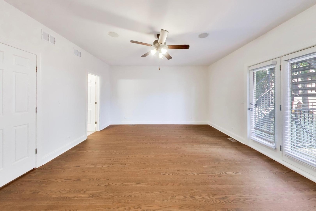 3928 N Greenview Avenue - Photo 12