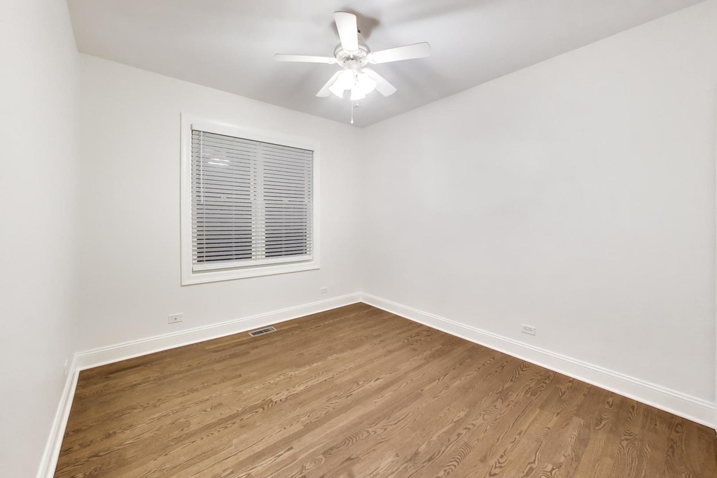 3928 N Greenview Avenue - Photo 17