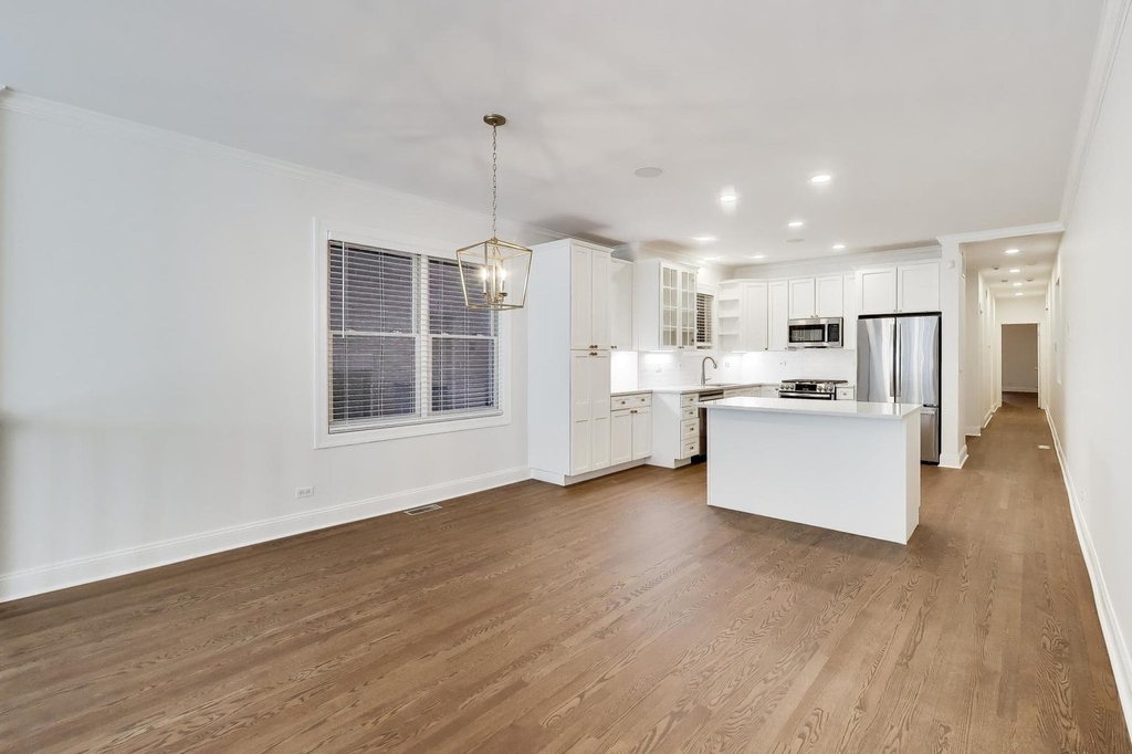3928 N Greenview Avenue - Photo 6