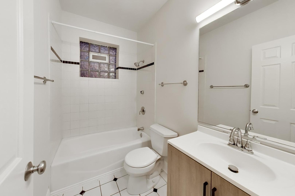 3928 N Greenview Avenue - Photo 19
