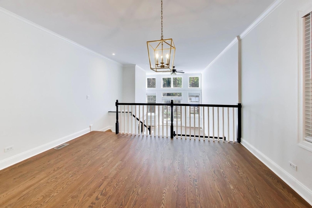 3928 N Greenview Avenue - Photo 4