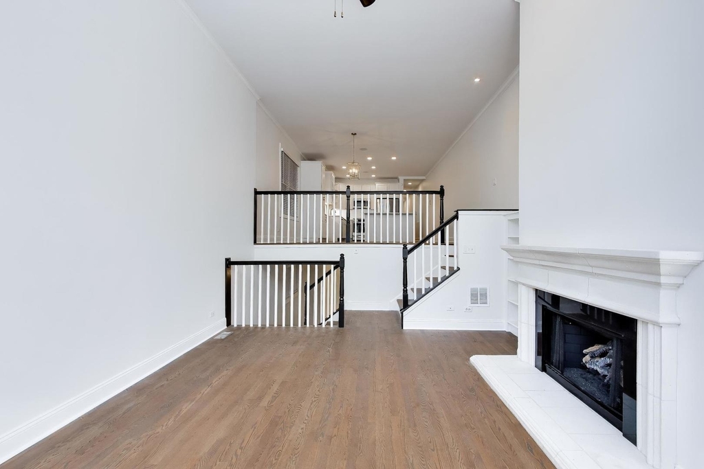 3928 N Greenview Avenue - Photo 2