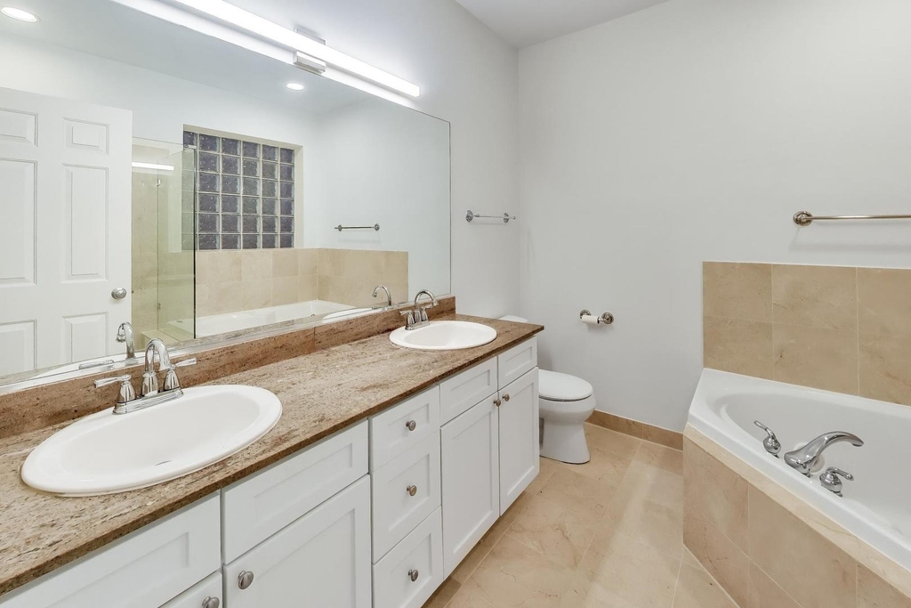 3928 N Greenview Avenue - Photo 14