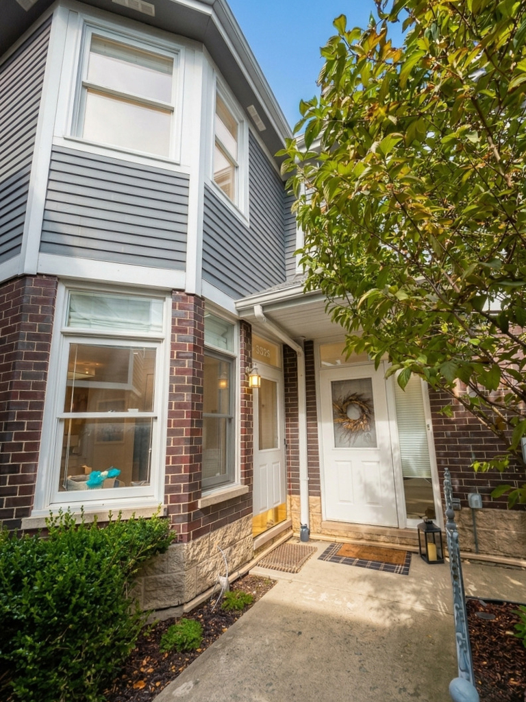 3325 N Racine Avenue - Photo 0