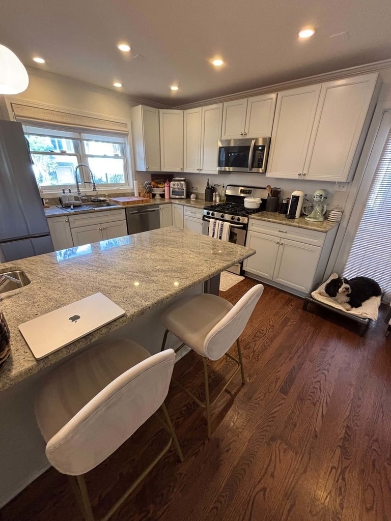 3325 N Racine Avenue - Photo 2