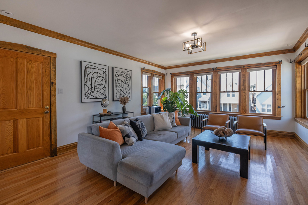 3819 N Sacramento Avenue - Photo 3