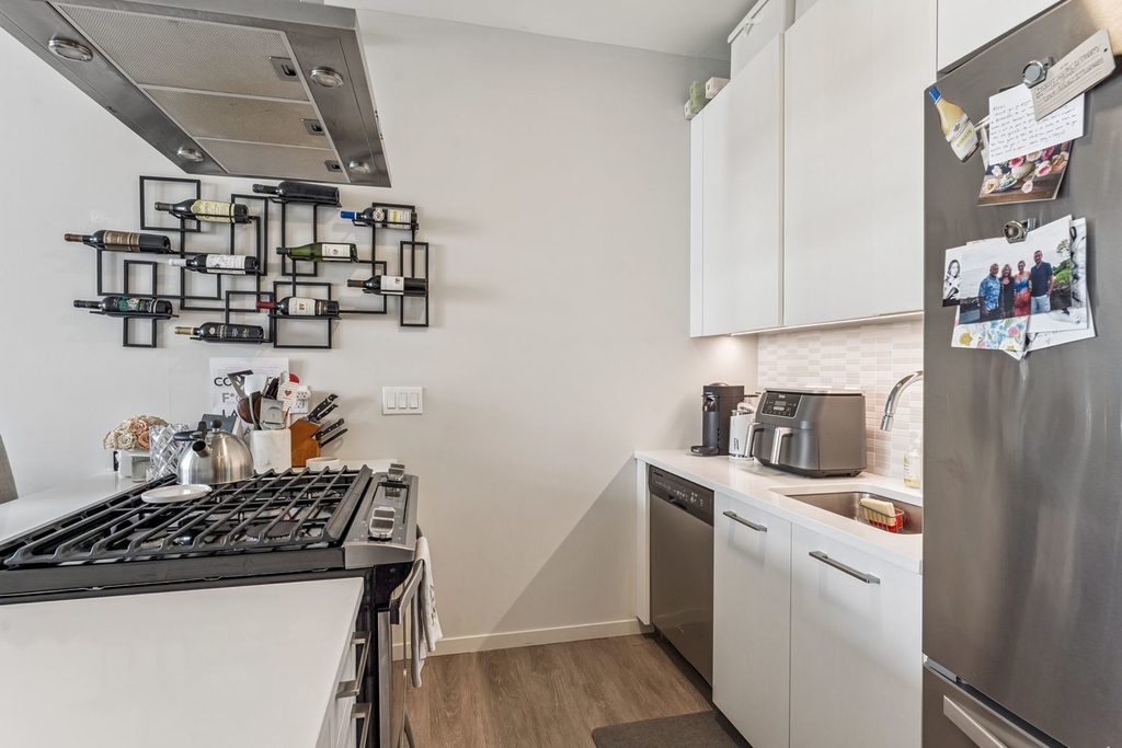 8 E Huron Street - Photo 2