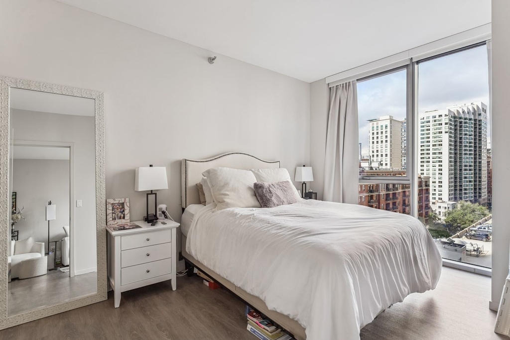 8 E Huron Street - Photo 5