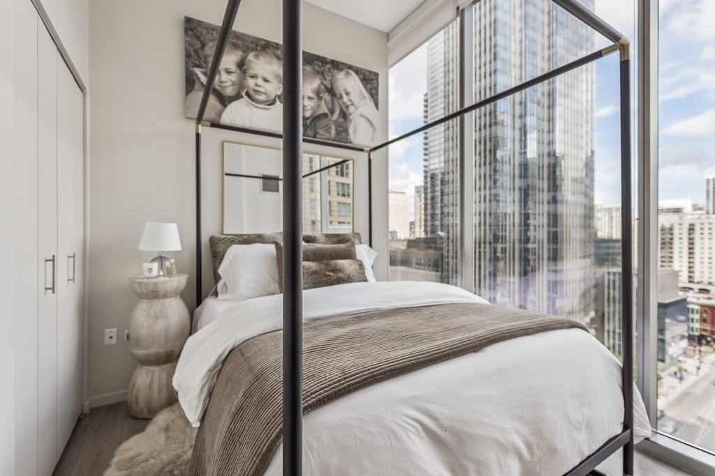 8 E Huron Street - Photo 2