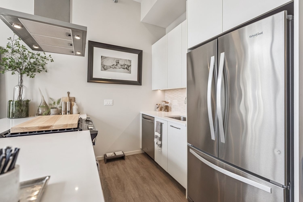8 E Huron Street - Photo 7