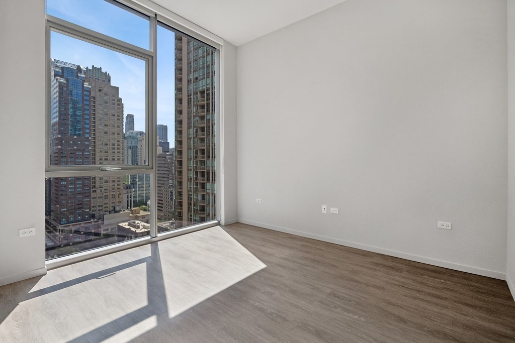 8 E Huron Street - Photo 10