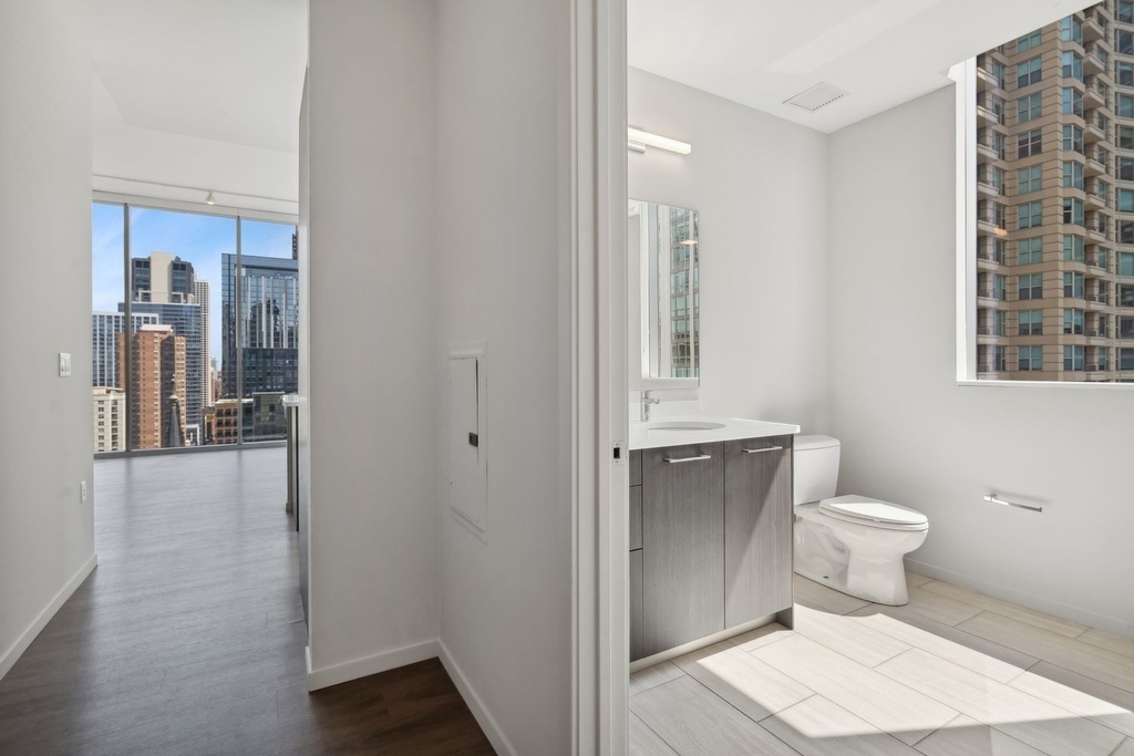 8 E Huron Street - Photo 9