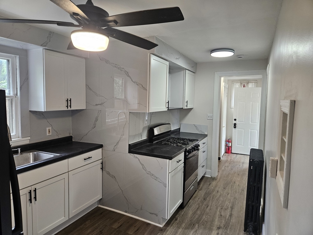517 E Chicago Street - Photo 2