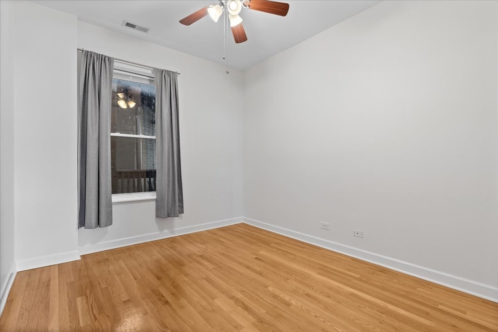 2712 N Kedzie Avenue - Photo 10