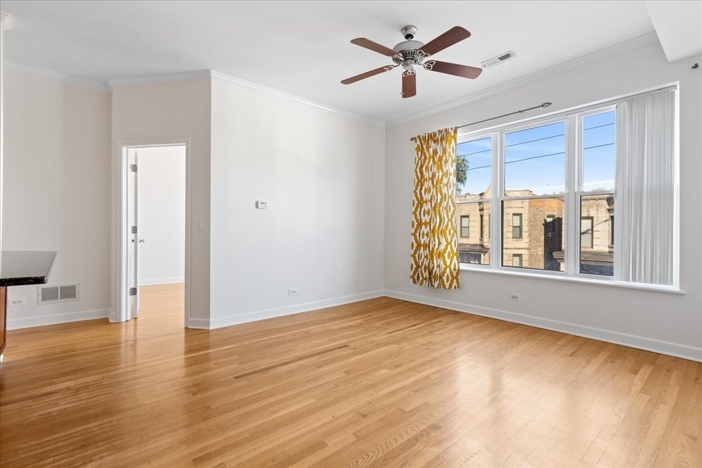 2712 N Kedzie Avenue - Photo 2