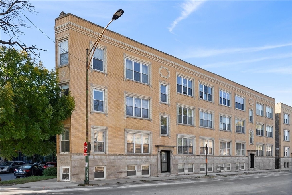 2712 N Kedzie Avenue - Photo 0