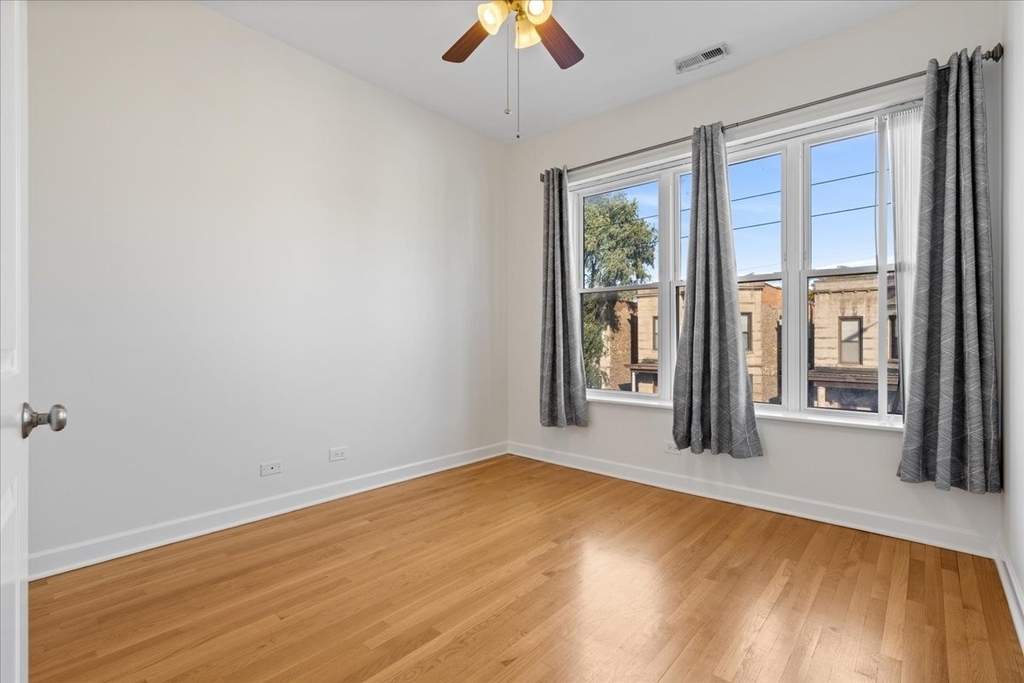 2712 N Kedzie Avenue - Photo 8