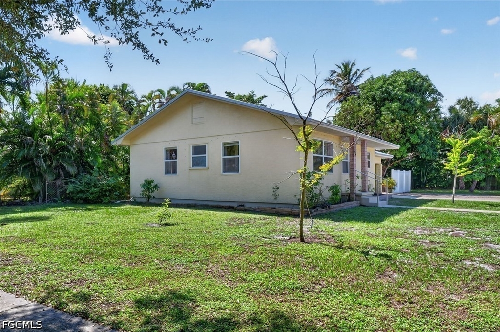 1484 Linhart Avenue - Photo 1