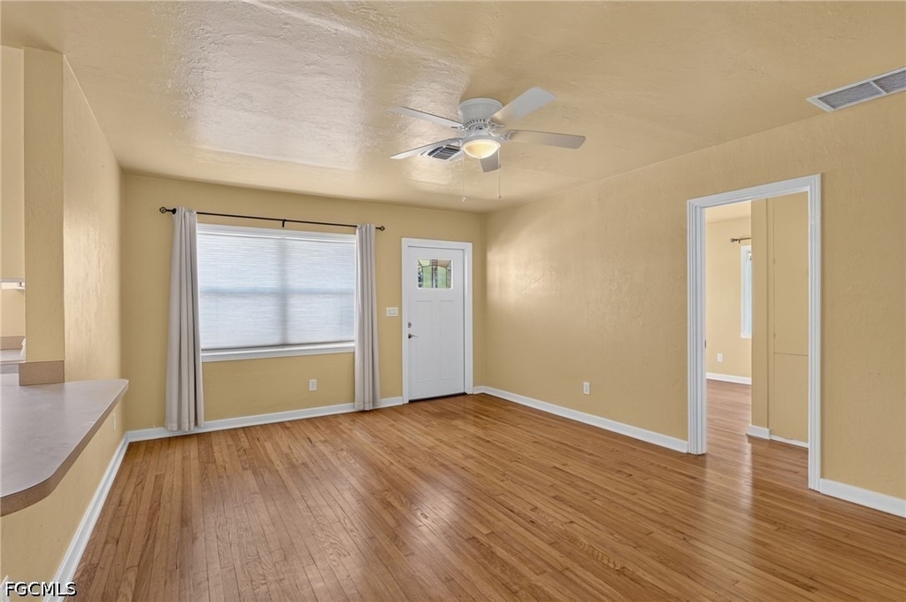 1484 Linhart Avenue - Photo 6