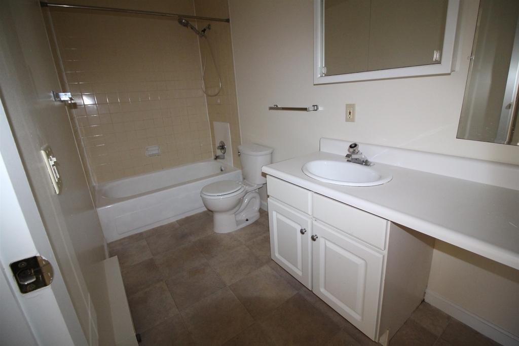 73 East Broadway - Photo 13