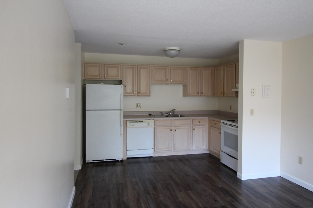 73 East Broadway - Photo 1