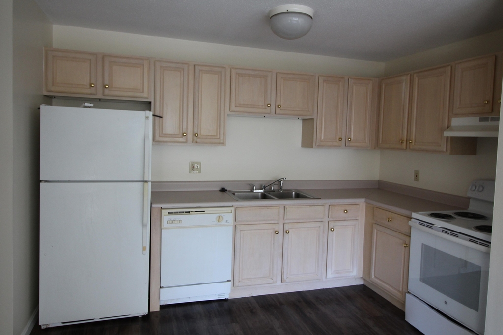 73 East Broadway - Photo 2