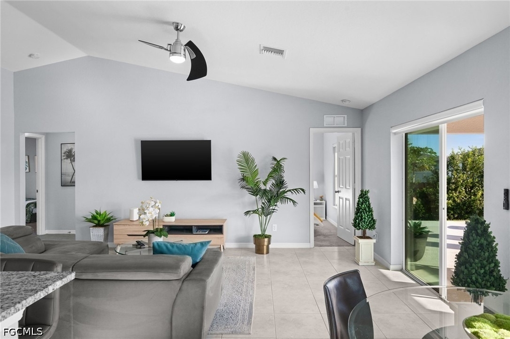 415 Sw 31st Place - Photo 14