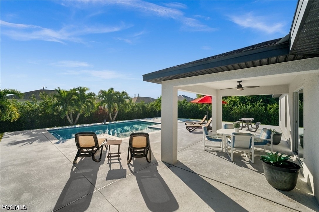 415 Sw 31st Place - Photo 1