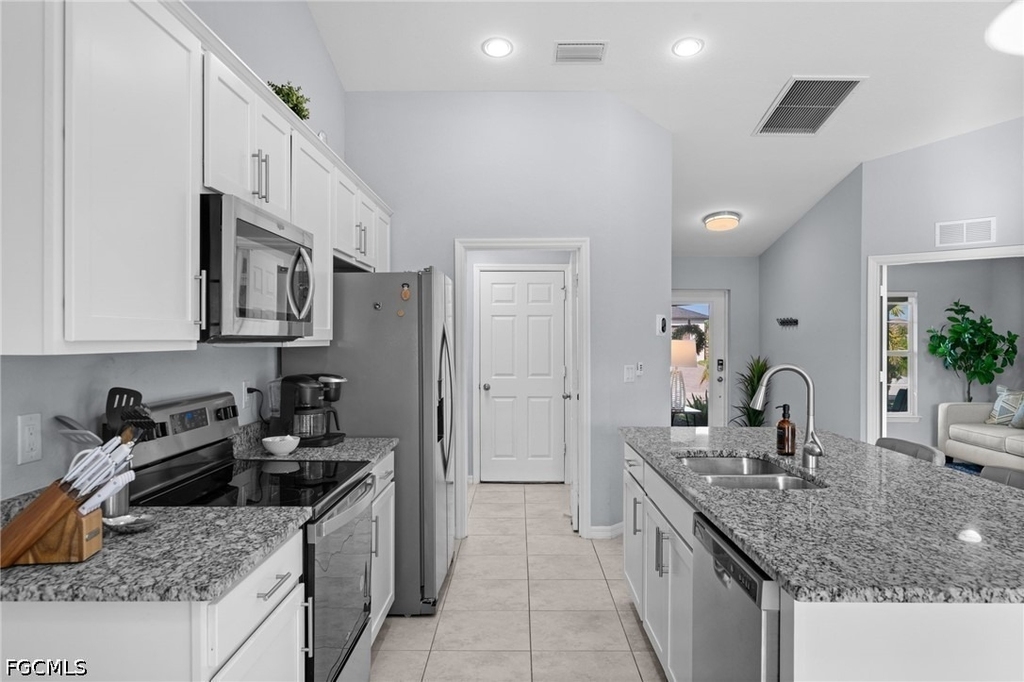 415 Sw 31st Place - Photo 13